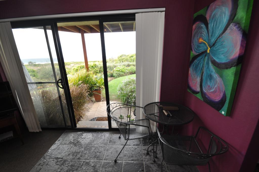 Beachfront Apartments Narooma Room photo